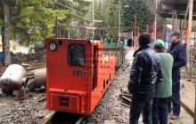 我廠的礦用電機車邁出國門，走向非洲。