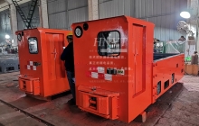 礦用12噸鋰電池電機車發(fā)往金屬礦