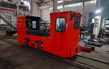 變頻調速5噸蓄電池湘潭電機車裝車發(fā)貨